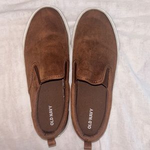 Old Navy Boys Youth size 5 Brown Faux Suede Cushion Insole Slip on Sneakers